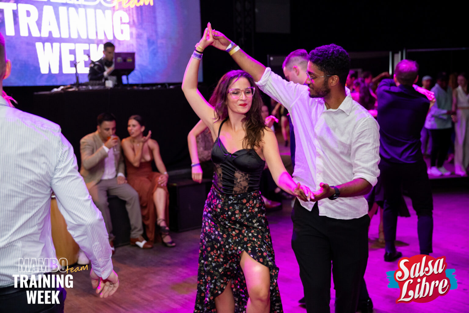 R6M21601_happymoon.pl-1_min_logo2_logo2