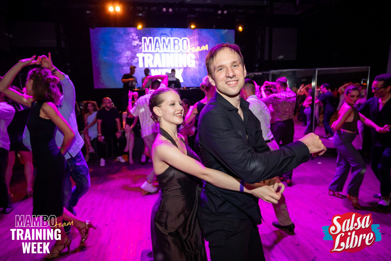 R6M22038_happymoon.pl-1_min_logo2_logo2